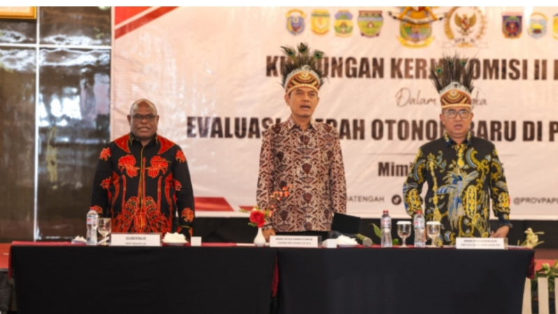 Wakil Ketua Komisi II DPR RI, Zulfikar Arse Sadikin, melakukan Kunjungan Kerja (Kunker) dalam rangka evaluasi perkembangan Daerah Otonom (DOB) Provinsi Papua Tengah. foto : humas 
