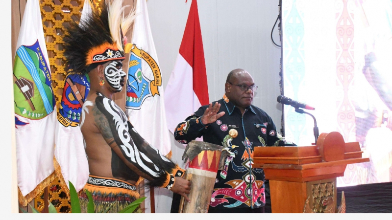 Gubernur Papua Tengah, Meki Nawipa (batik hitam), saat membuka Musrenbangda RKPD Papua Tengah 2026.