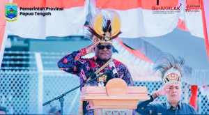 Gubernur Papua Tengah Pimpin Upacara Hari Lahir Pancasila dengan Balutan Budaya Lokal