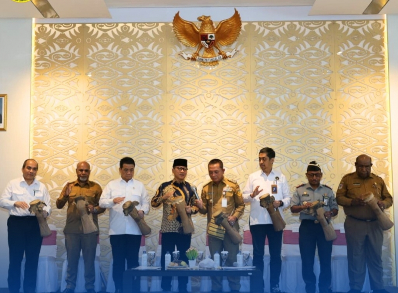 Wagub Papua Tengah Hadiri Deinas Geley, S.Sos., M.Si Menghadiri Pembentukan Koperasi Merah Putih Se-Papua. Foto : humas 