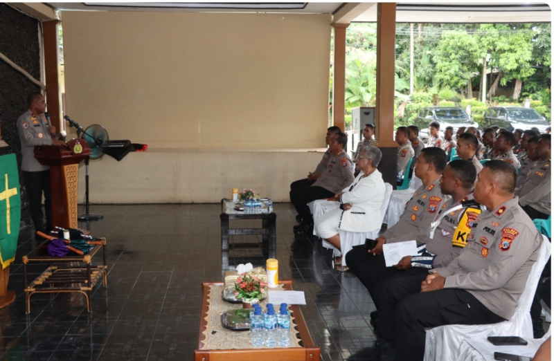 Polda Papua Tengah bersama Polres Nabire menggelar kegiatan Pembinaan Rohani dan Mental (Binrohtal) lintas agama, Kamis (12/6/2025). foto : Polda
