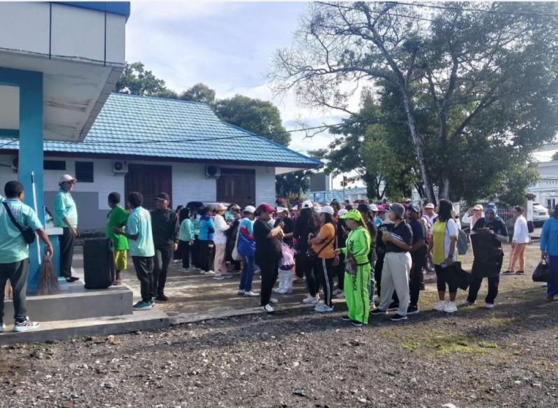 Tim Penggerak Pemberdayaan Kesejahteraan Keluarga (TP-PKK) Provinsi Papua Tengah Gelar Jalan Sehat