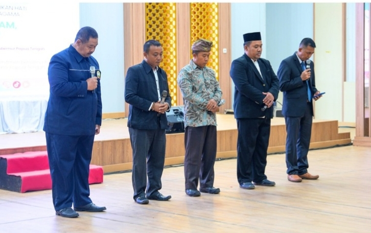 Pemerintah Provinsi Papua Tengah gelar doa bersama lintas agama yang digelar di Ballroom Kantor Gubernur Papua Tengah, Selasa (1/7/2025). foto : humas