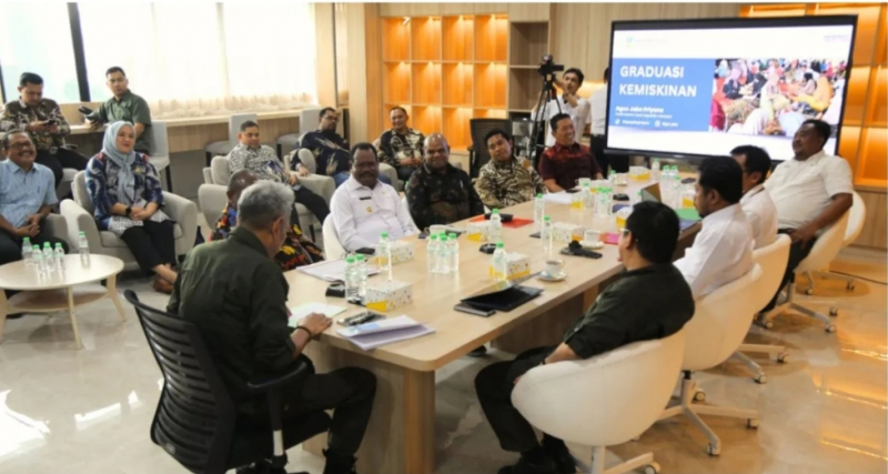 Pertemuan Gubernur Papua Tengah Meki Nawipa dan Wakil Menteri Sosial (Wamenos), Agus Jabo Priyono. foto : humas