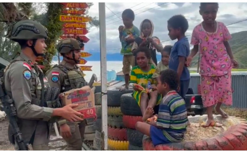 Satgas Damai Cartenz Gelar Aksi Sosial  Kemanusiaan di Paniai dan Intan Jaya. foto : istimewa 