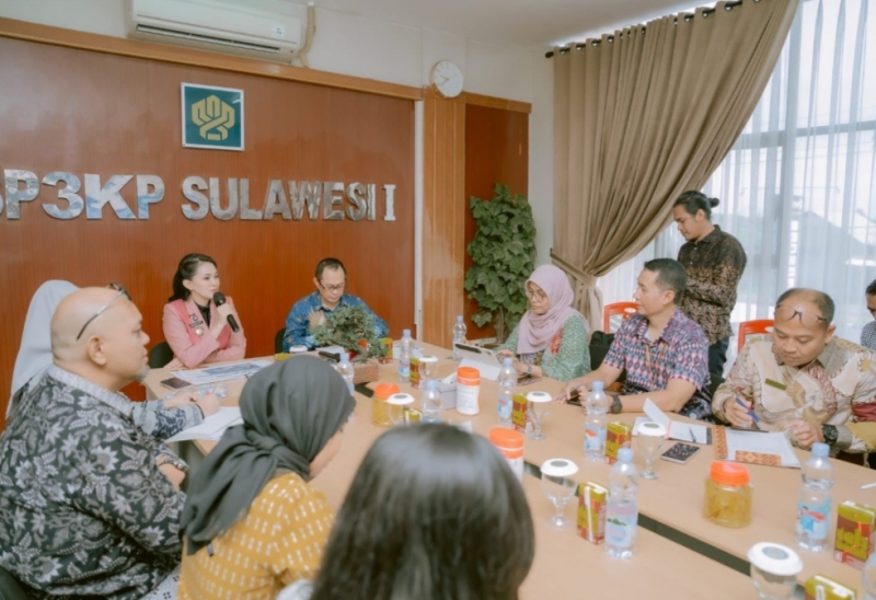 Pertemuan Gubernur Sherly Tjoanda dengan Kepala Kantor Wilayah Direktorat Jenderal Kekayaan Negara (DJKN) Sulawesi Utara, Tengah, Gorontalo, dan Maluku Utara (Suluttenggomalut), Indriasari Sundoro, Gubernur, Jumat (18/7/2025).