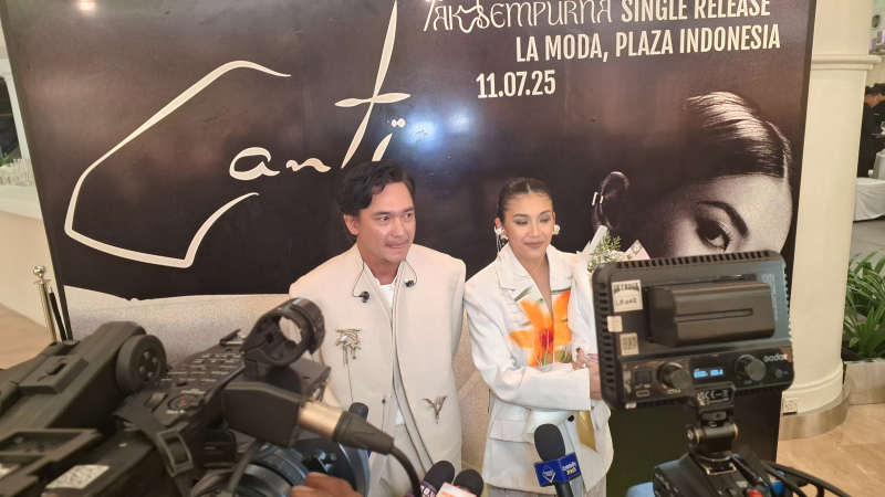 Musisi Canti Gandeng Adipati Dolken