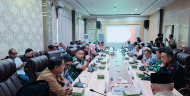 Rapat Pemprov Maluku Utara terkait Koordinasi Persiapan HUT ke 80 RI. 