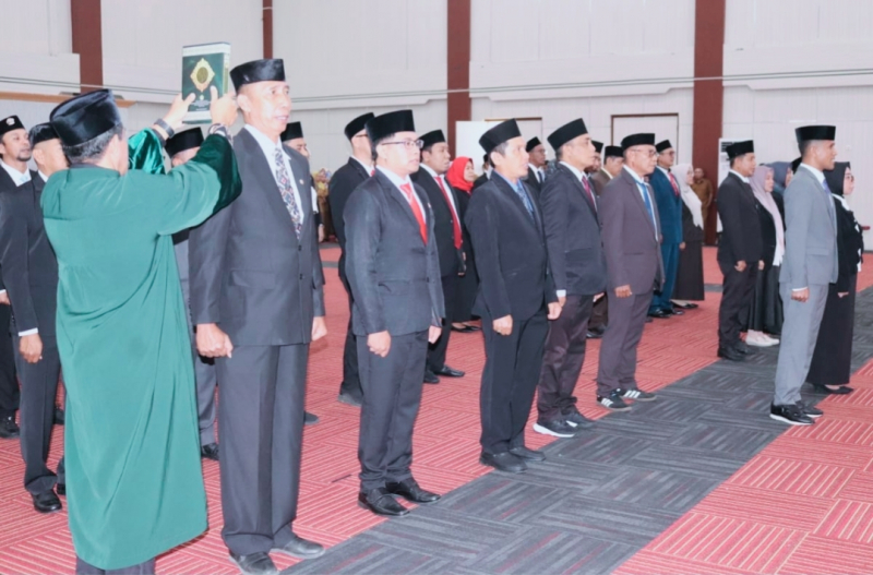 Pelantikan pejabat eselon III dan IV Pemprov Maluku Utara. 
