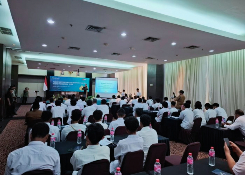 Gubernur Maluku Utara, Sherly Laos saat membuka kegiatan Program Sertifikasi Kompetensi Instalasi Listrik Rakyat (Proserat).