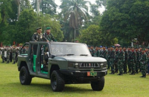 Irdam XX/TIB Pimpin Upacara HUT ke-80 TNI di Lapangan Kantor Gubernur Jambi