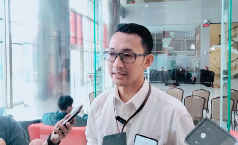 Juru Bicara KPK, Budi Prasetyo mengatakan gubernur Riau kena OTT KPK dan sebanyak 10 orang sudah ditangkap