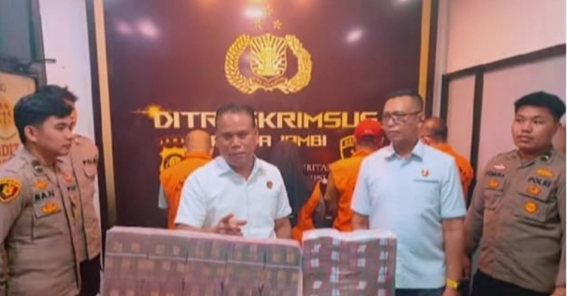 Direskrimsus Polda Jambi Saat Penetapan Empat Tersangka. foto dok