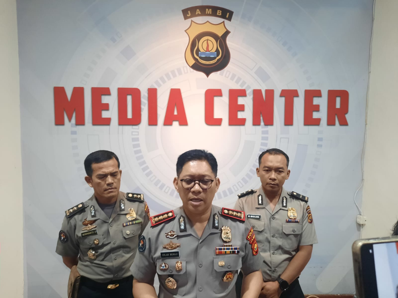 Kabid Humas Polda Jambi, Kombes Pol Erlan Munaji Saat Memberikan Keterangan Pers 