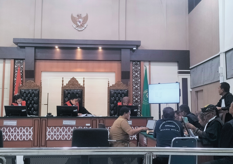 Saksi Ahli Saat Diminta oleh Penasehat Hukum Terdakwa Membuka Titik Koordinat