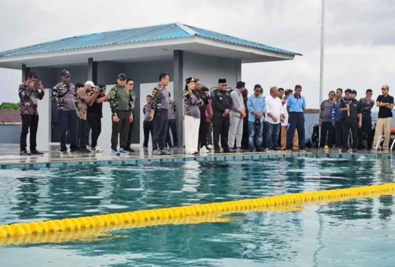 Peresmian kolam renang terbesar di Maluku Utara oleh Gubernur Sherly Tjoanda dan Danlanal Ternate Kolonel Laut (P) Gurtom Fartianto, Jumat (13/2).