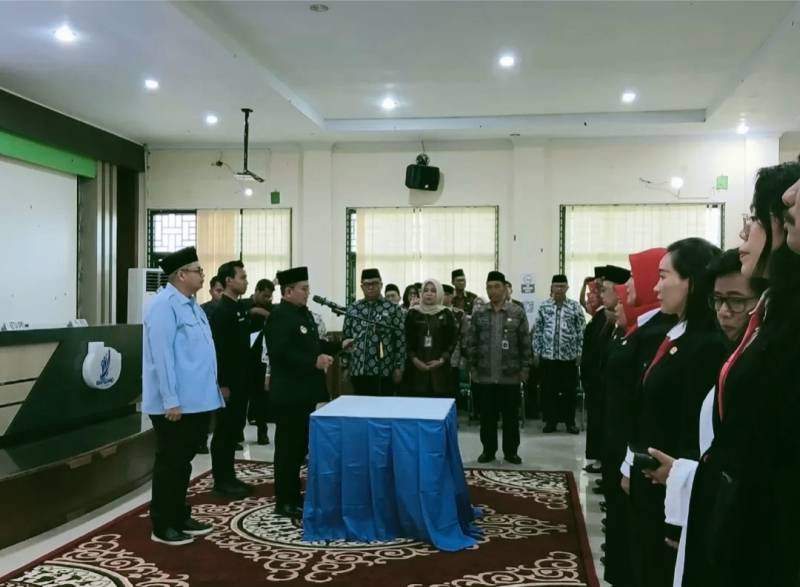 Wali Kota Jambi, Maulana, kukuhkan pejabat administrator, kepala sekolah, kepala Sanggar Kegiatan Belajar (SKB), serta kepala puskesmas di lingkungan Pemerintah Kota Jambi di Aula BKPSDMD Kota Jambi, Kamis (12/3/2026). foto : diskominfo