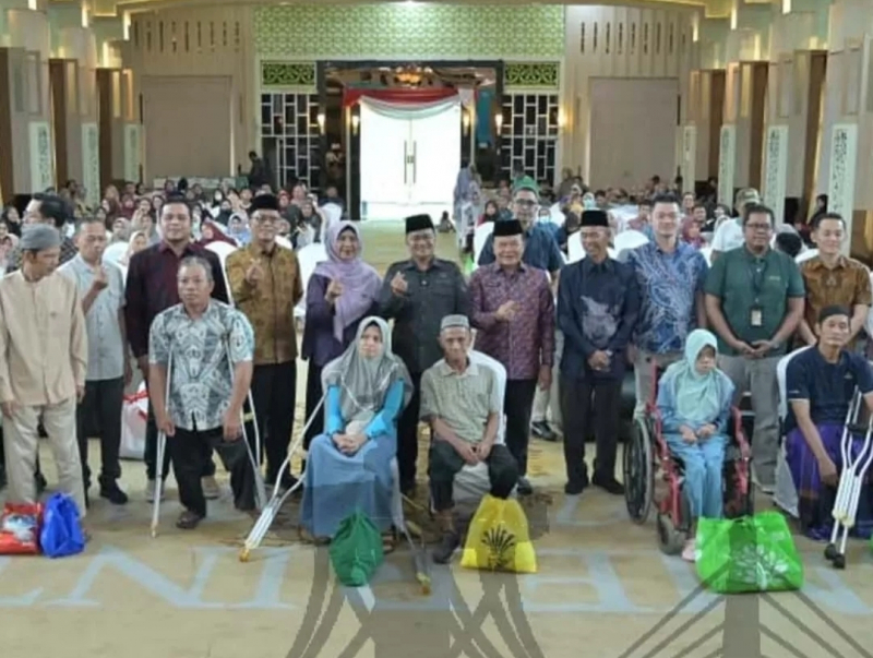 Maulana dan Diza Salurkan 746 Paket Sembako CSR untuk Warga Kurang Mampu Jelang Idul Fitri.