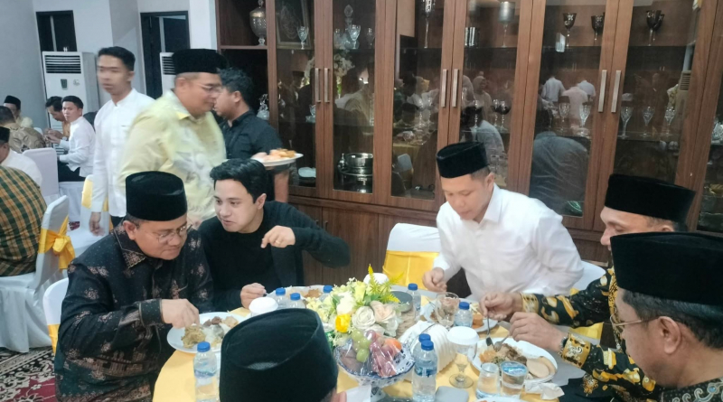 Walikota Jambi Maulana dan Wawako Diza Aljosha Hadiri Halalbihalal Anggota Komisi XII DPR RI 
Cek Endra di Kediaman Pribadinya. 