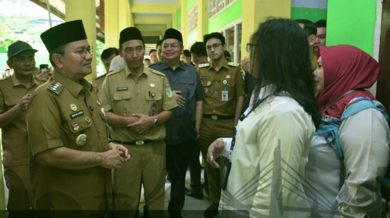 Walikota Jambi Maulana Melakukan Peninjuan TKA di Sejumlah SMP di Kota Jambi, Senin (6/4/2026)