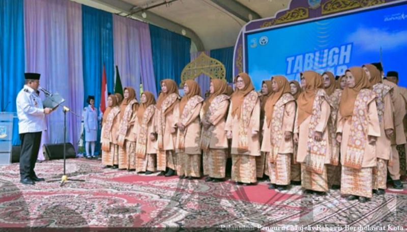 Walikota Jambi Lantik Majlis Bahagia Bersholawat di Lapangan Utama Kantor Walikota Jambi, Rabu (8/4/2026)