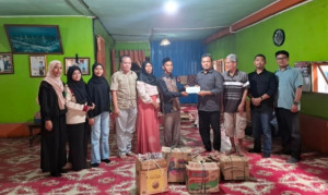 UM Jambi Ulurkan Tangan, Pastikan Asa Dua Mahasiswi Kembar Tak Padam Usai Rumah Dilalap Api