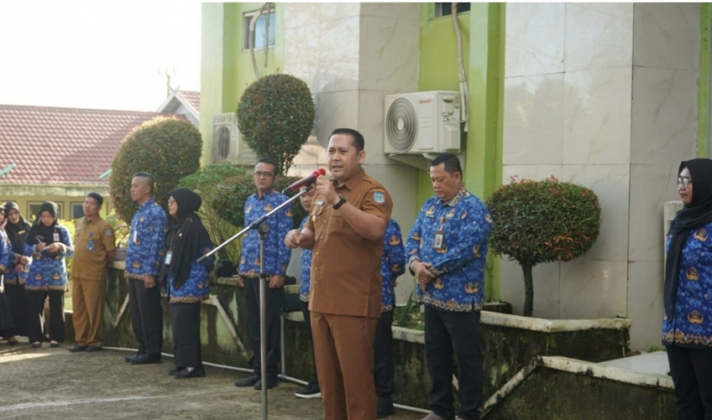 Bupati Merangin M Syukur Pimpin Apel di RSUD Kol Abundjani Bangko. Foto dok Kominfo Merangin