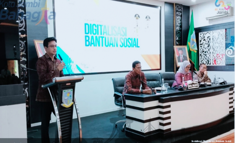 Wakil Wali Kota Jambi, Diza Hazra Aljosha buka sosialisasi perluasan uji coba digitalisasi bantuan sosial di Kota Jambi di Aula Bapperida Kota Jambi, Jumat (22/5/2026),
