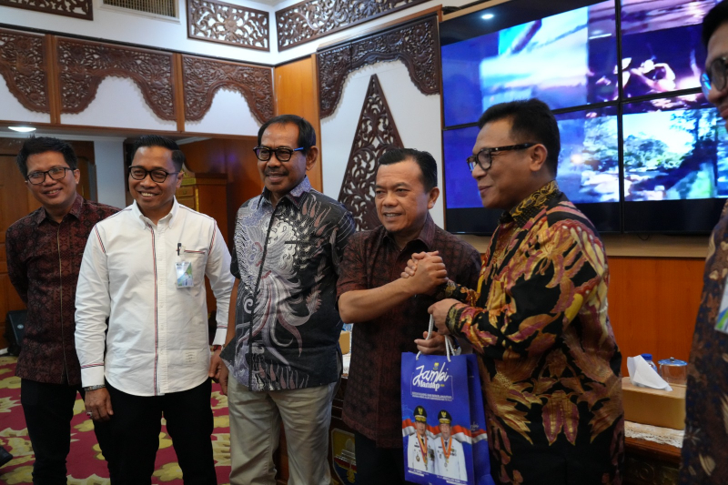 Audiensi antara Gubernur Jambi Al Haris dengan Direktur Utama BPJS Ketenagakerjaan Saiful Hidayat di Rumah Dinas Gubernur Jambi, Selasa (2/6/2026)