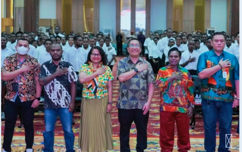 Pemerintah Provinsi Papua Tengah melepas  250 pelajar Orang Asli Papua (OAP) untuk mengikuti bimbingan belajar (bimbel