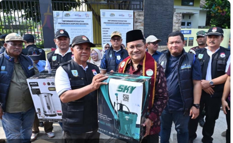 Serah terima manfaat program Kampung Bahagia di RT 01 dan RT 04, Kelurahan Kenali Besar, Kecamatan Alam Barajo, Minggu (12/7/2026).