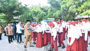 Wali Kota Jambi Antar Anak di Hari Pertama Sekolah, Dorong Peran Ayah dalam Pendidikan