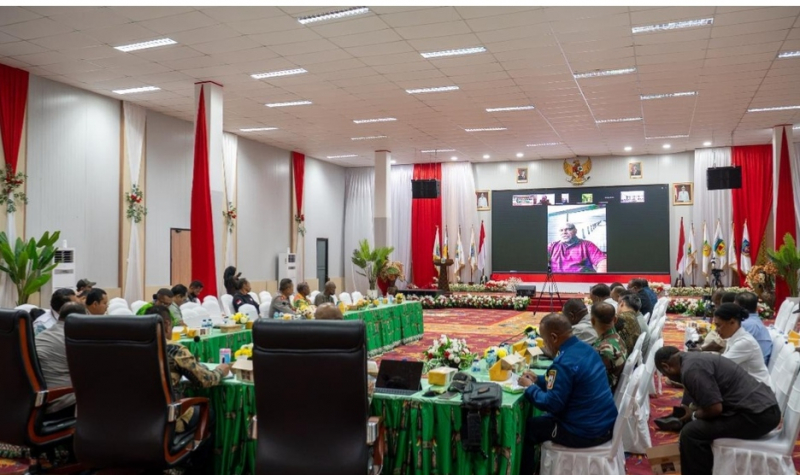 Rapat Koordinasi lintas sektor penanganan dampak El Nino yang digelar di Ballroom Kantor Gubernur Papua Tengah, Minggu (23/8/2026) 