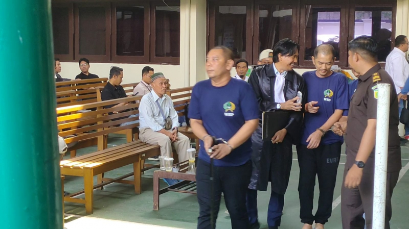 Terdakwa RB alias Revanda Bangun, ASN pada Kantor Wilayah Direktorat Jenderal Pemasyarakatan (Ditjenpas) Jambi, menjalani sidang perdana perkara dugaan peredaran narkotika di Pengadilan Negeri (PN) Jambi, Selasa (15/9/2026).