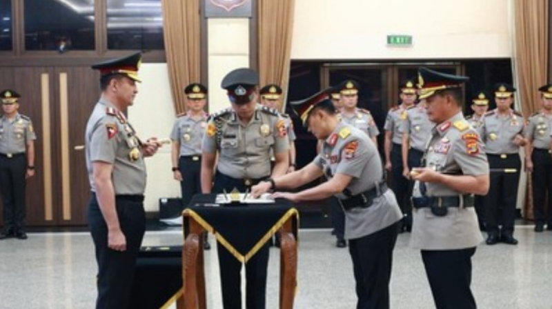 Kapolri Jenderal Suyudi Ario Seto resmi melantik Kakorlantas Polri dan tiga Kapolda baru, pada Senin (12/10/2026)